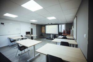 Une salle semblable à une salle de cours